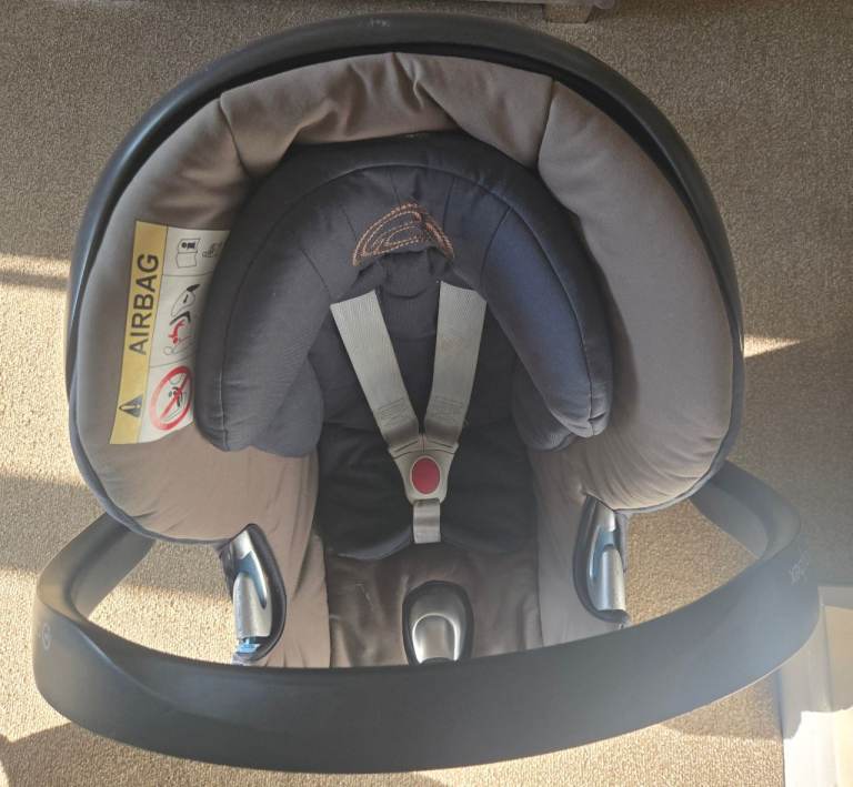 Cybex platinum baby car seat with aton Q isofix base 0 to 13kg