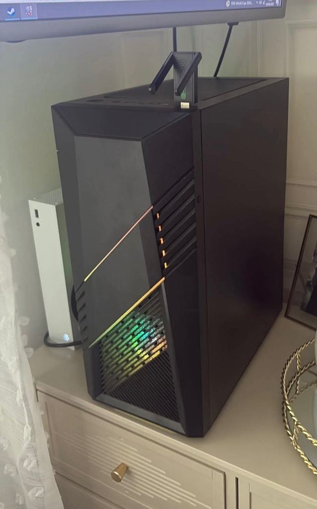 Gaming pc perfect condition with monitor and wires 