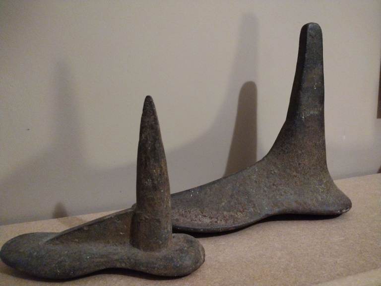 Cast iron cobblers lasts 2 sizes 