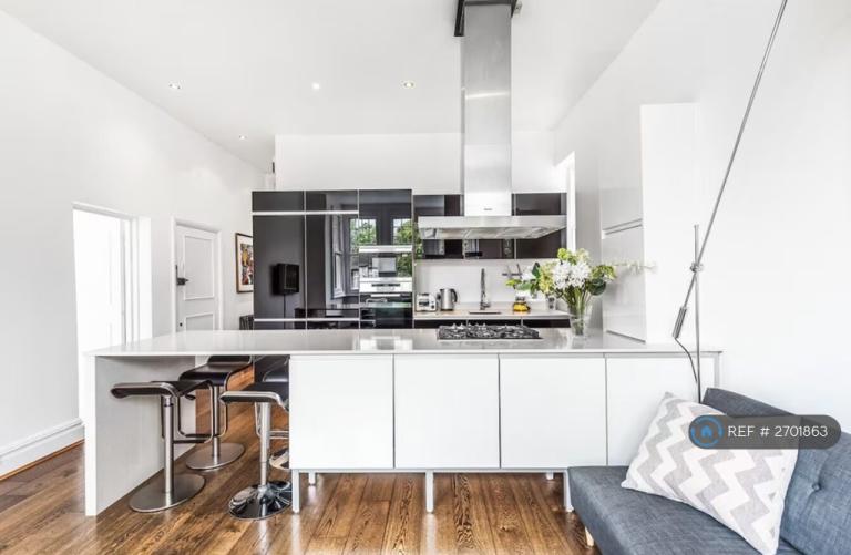 2 bedroom flat in Cleve Road, London, NW6 (2 bed) (#2701863)