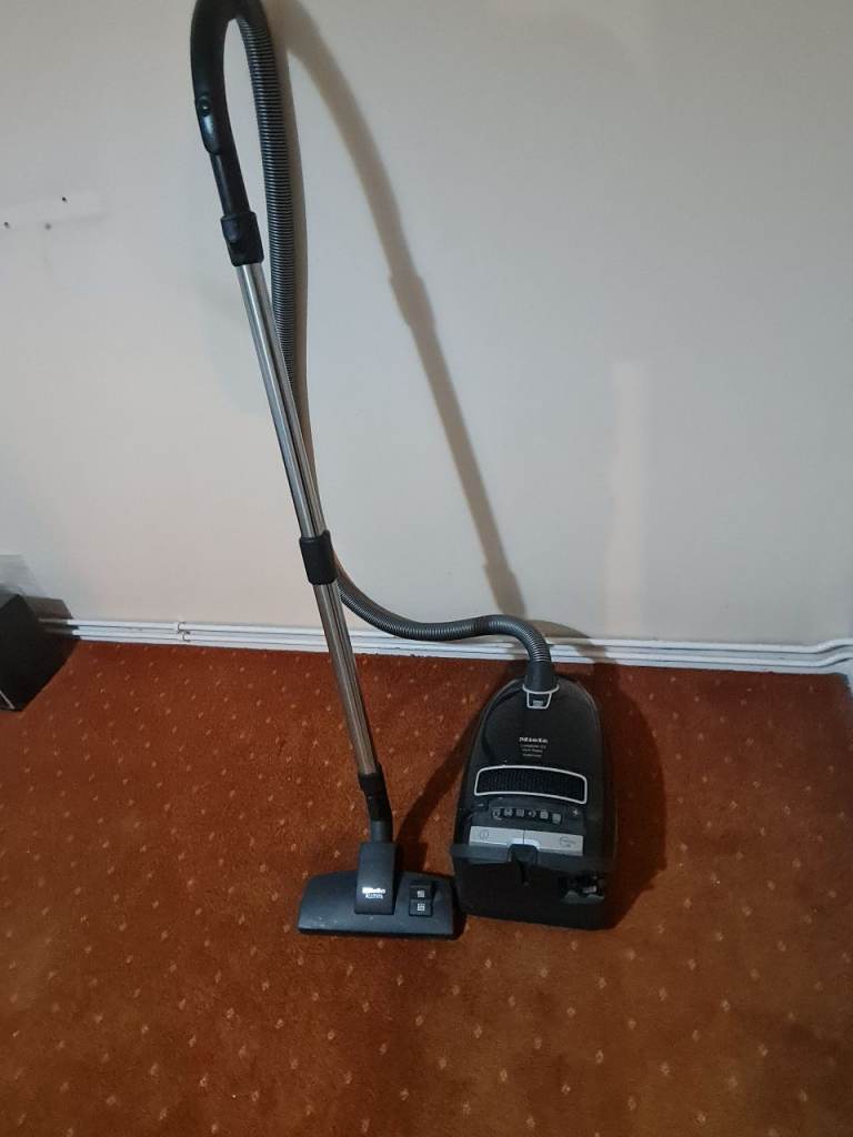 Miele vacuum cleaner  . Complete c3 pure power power line