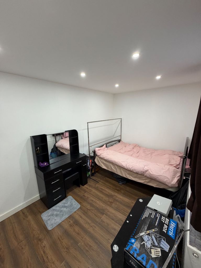 1 bedroom double bed en suite
