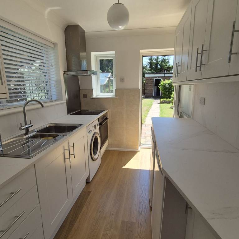 Beautiful 3 bedroom maisonette with private garden! amazing standard throughout 