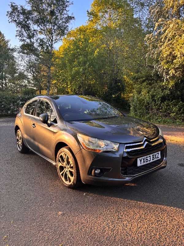 Citroen, DS4, Hatchback, 2013, Manual, 1560 (cc), 5 doors
