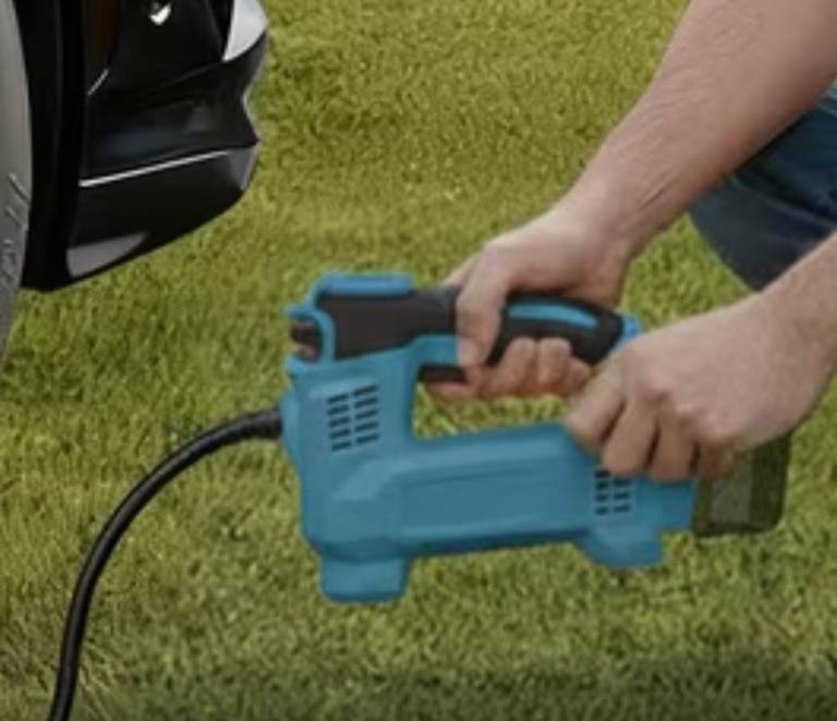 Portable Tyre Inflator/Air Compressor 18v