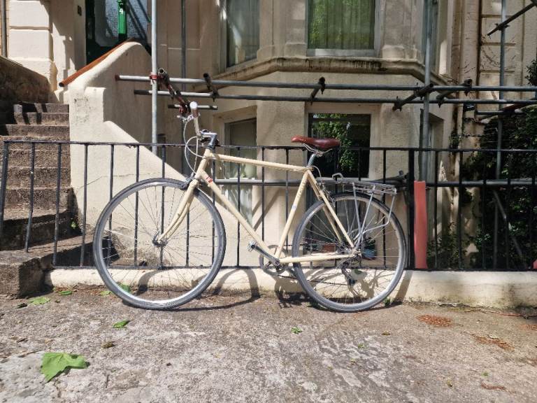 Temple Cycles. Classic. Medium. Cream