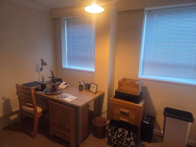 London Road Stoneygate, 2 bedroom purpose built flat with secure parking.