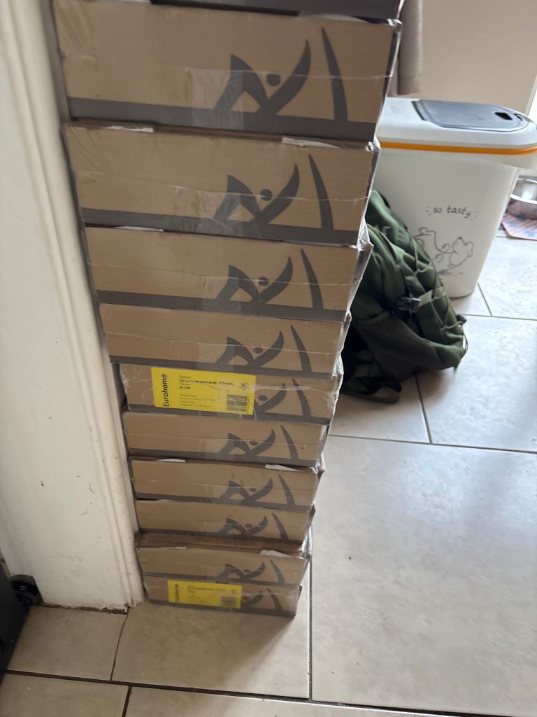 Brand new oak laminate flooring must look 15 m2