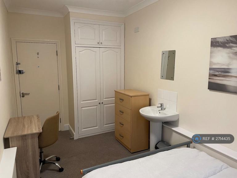 1 bedroom in Golders Green Road, London, NW11 (#2714435)