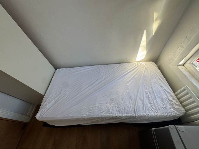 BRIGHT DOUBLE ROOM IN SHEPHERD'S BUSH - MOVE IN TODAY ✨