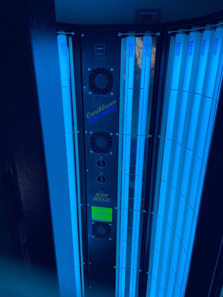 Caribbean SunBed with 3 Built-in Fans – As Good As New