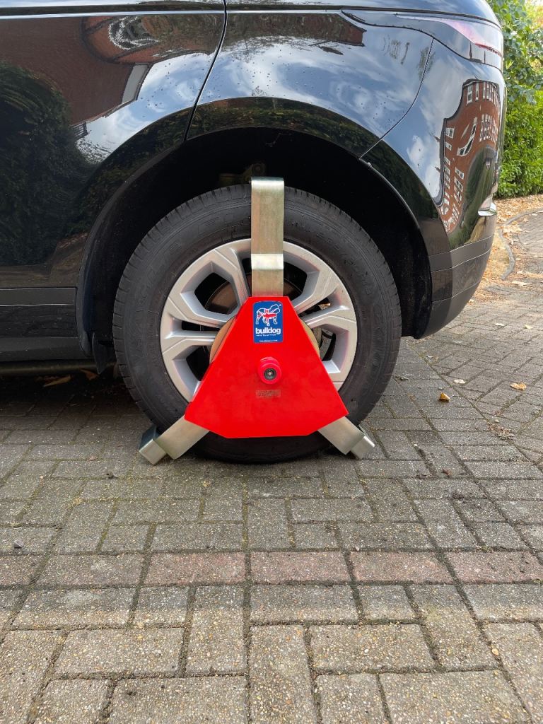 Bulldog Wheel Clamp