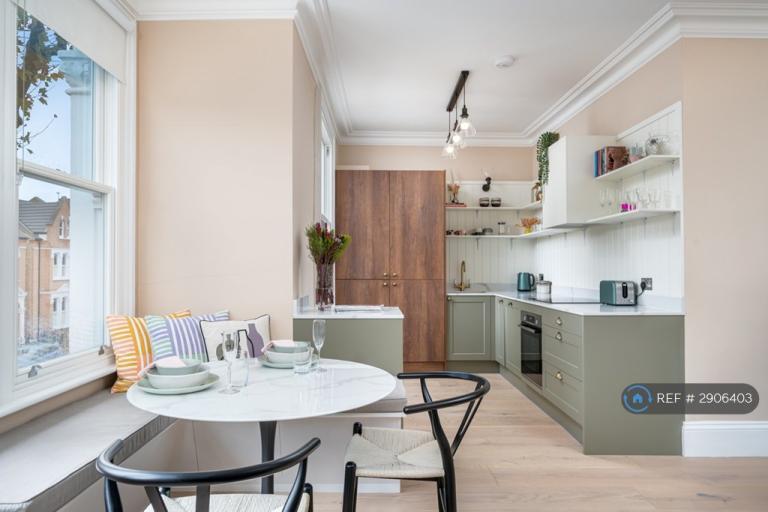 2 bedroom flat in Streathbourne Road, London, SW17 (2 bed) (#2906403)