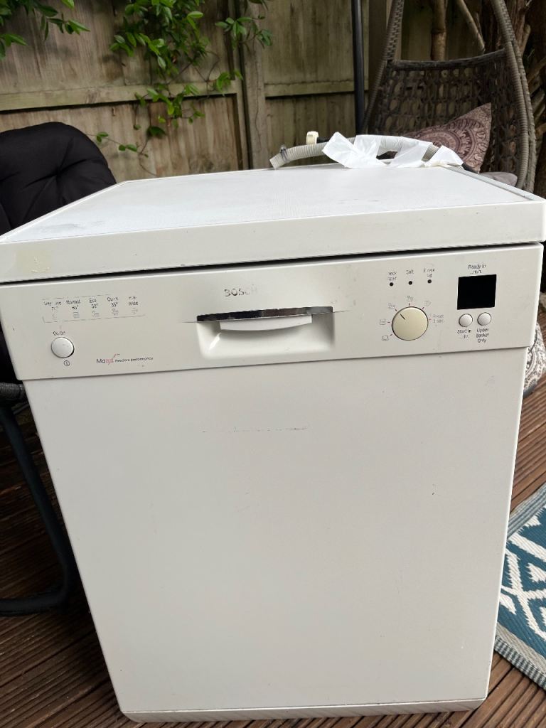 Bosch Freestanding Dishwasher – White, Good Working Order