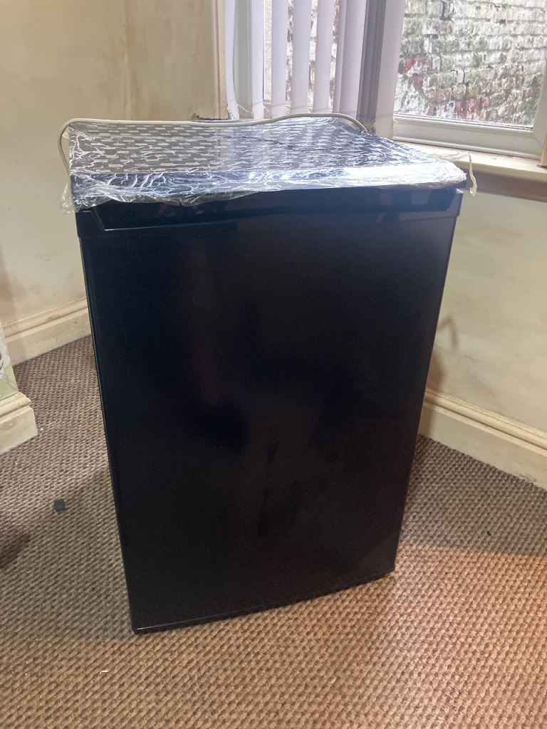 Essentials Cul55B20 larder fridge 