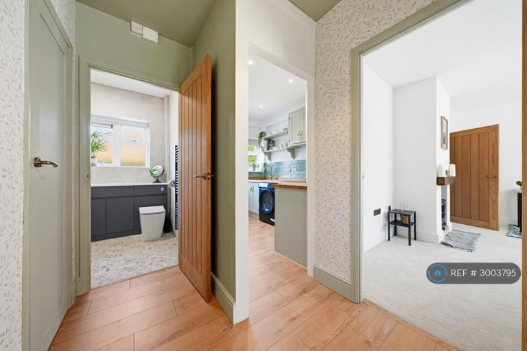 1 bedroom house in School Walk, Chippenham, SN14 (1 bed) (#3003795)