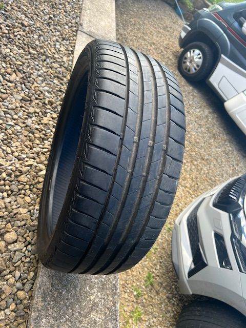 Bridgestone Turanza T005 225 x 40 x 19 MO tyre with 6-7mm tread left