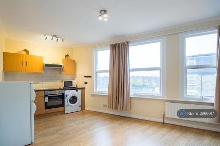 1 bedroom flat in Balham, London, SW12 (1 bed) (#2866017)