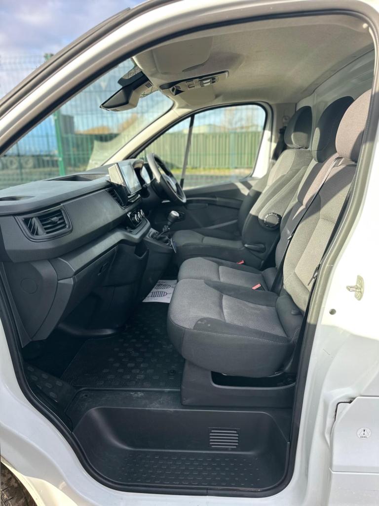 2023 Renault Trafic LL30 Blue dCi 130 Business+ Van PANEL VAN DIESEL Manual