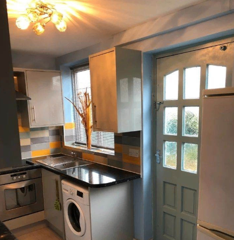 Modern 3 Bedroom House | Renovated | Parking| Robinson Road Dagenham, London -RM10