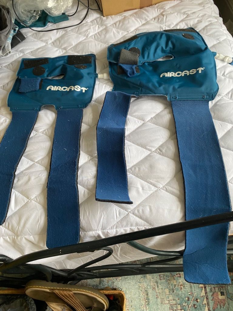 Electrically powered Aircast Knee with large and small knee sleeves