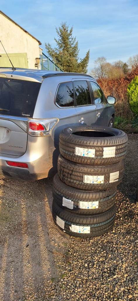 Tyres Four of them 255/55 R18.