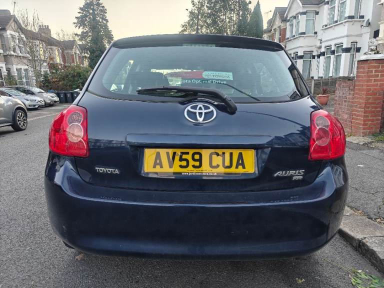 Toyota auris 1.6 petrol 1 former owner Full service history 