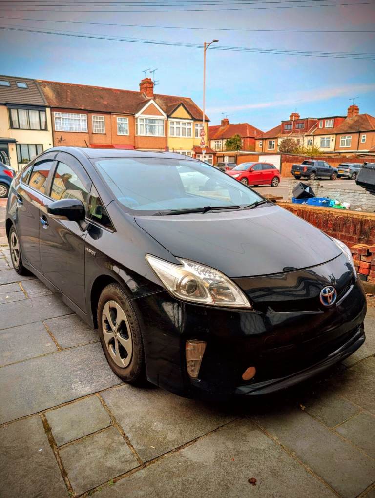 ⭐ Toyota Prius 2015 Hybrid – Clean MOT, Reliable & Cheap to Run ⭐