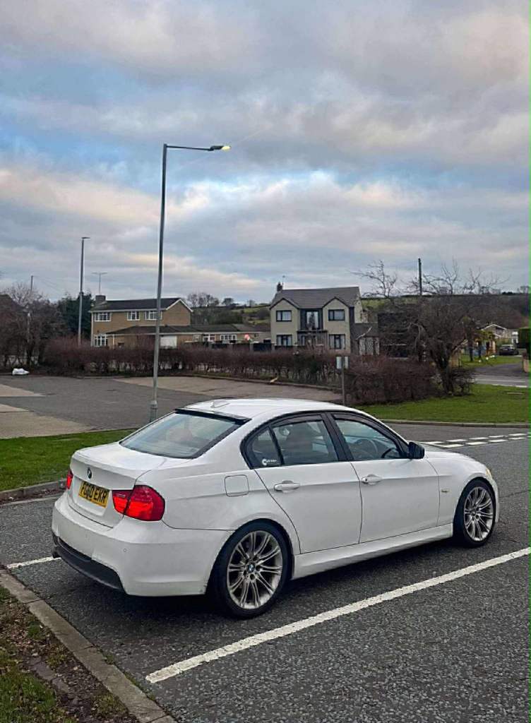 BMW, 3 SERIES, Saloon, 2010, Manual, 1995 (cc), 4 doors