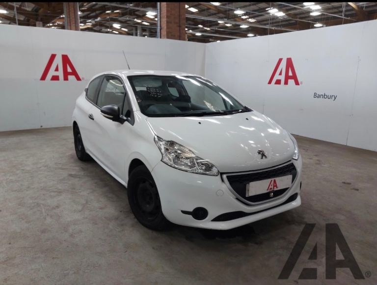 2015 Peugeot 208 3dr full car breaking 