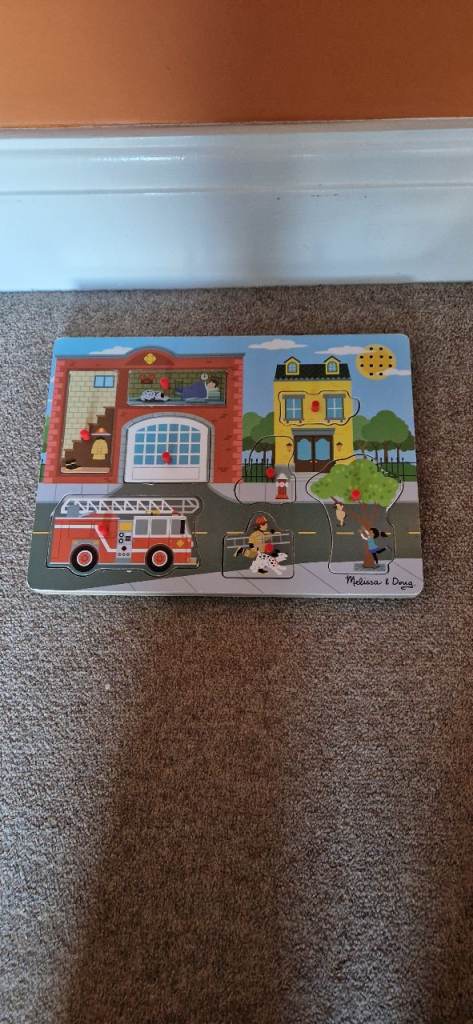MELISSA AND DOUG WOODEN SOUND PUZZLE. AROUND THE FIRE STATION. INC BATTERIES. EXCELLENT.