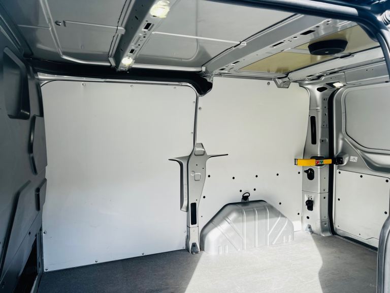 FORD TRANSIT CUSTOM PANEL VAN 2017 GENUINE LOW MILEAGE ONLY 32K FULL HISTORY MINT VAN