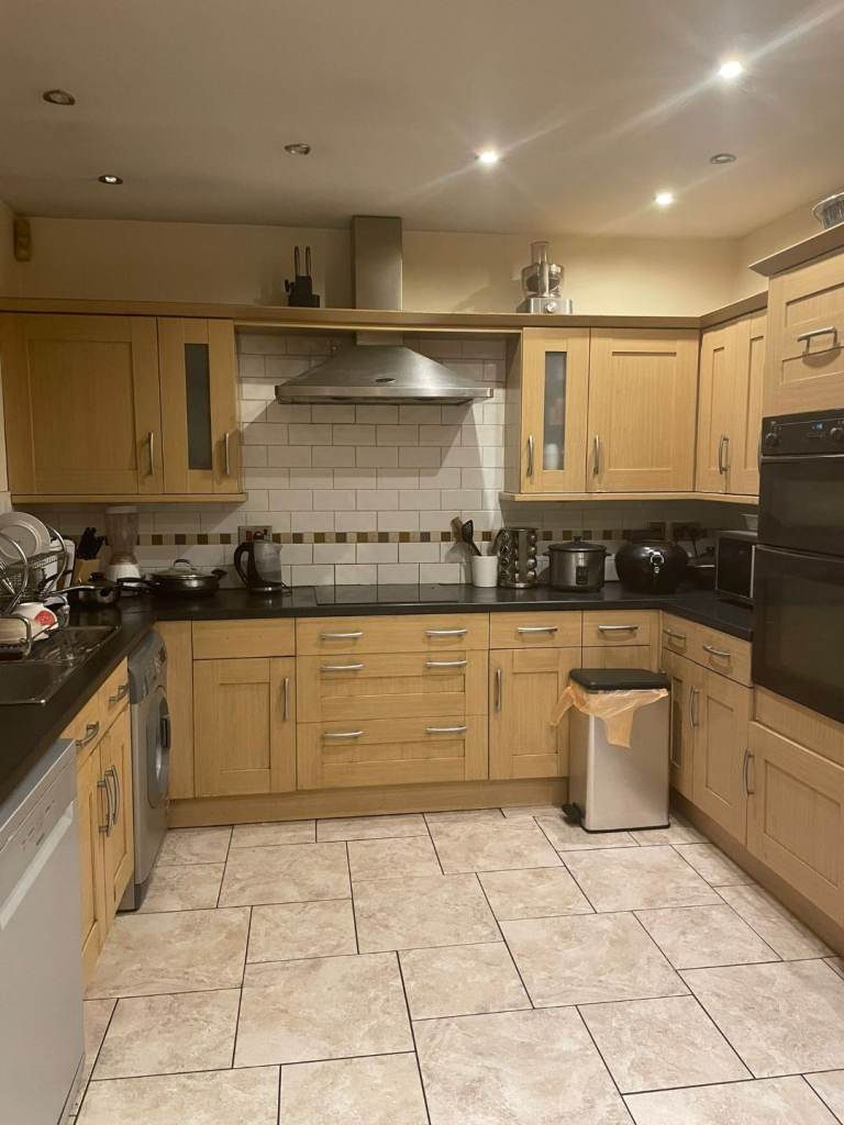 Large Double Bed room for rent in Romford