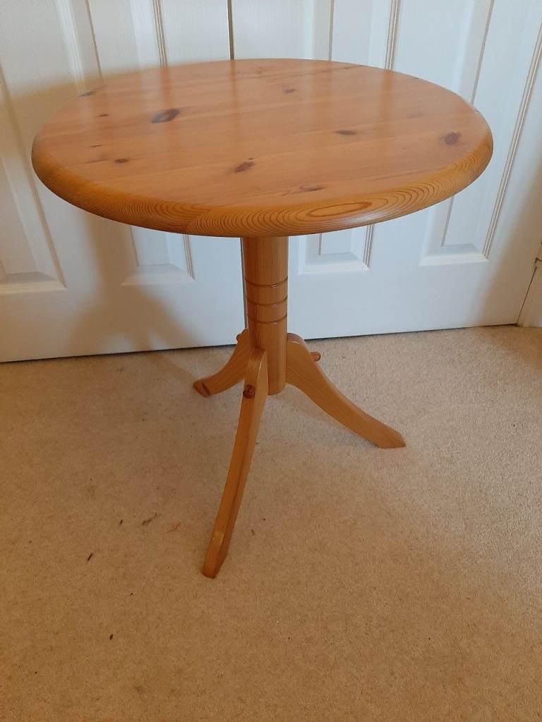 Pine circular table on tripod leg - Good Condition