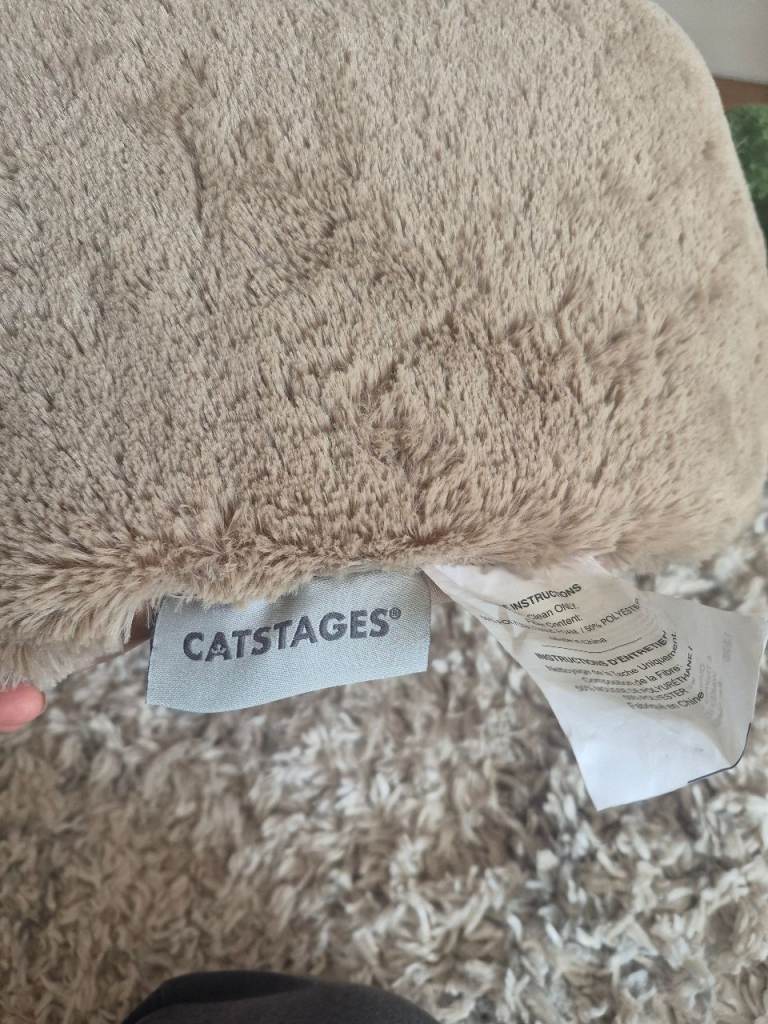 Cat bed and scratcher 