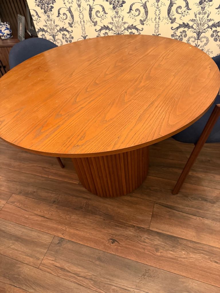 Round Wooden Dining Table – Good Condition, £100.00 for Sale