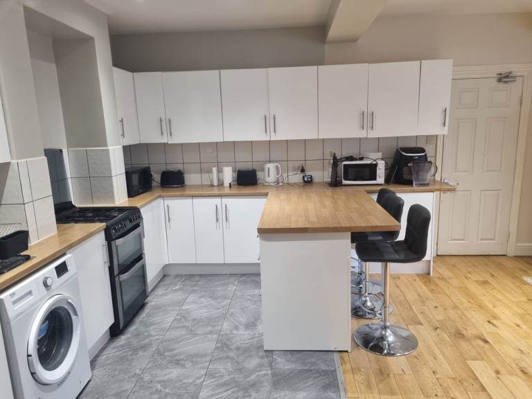 A large double room available to let with access to a private garden - CR7 ALL BILLS INCLUDED
