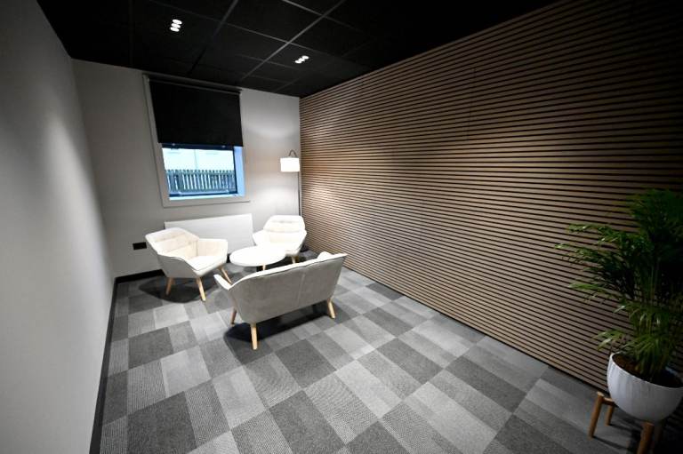 TO LET: Fully Furnished Private Counselling Space For Psycho Therapy 