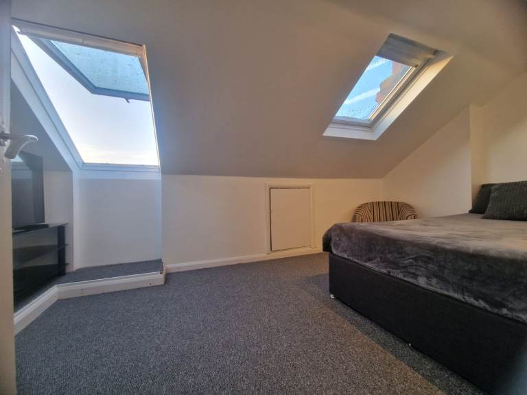 DOUBLE ROOM FOR RENT