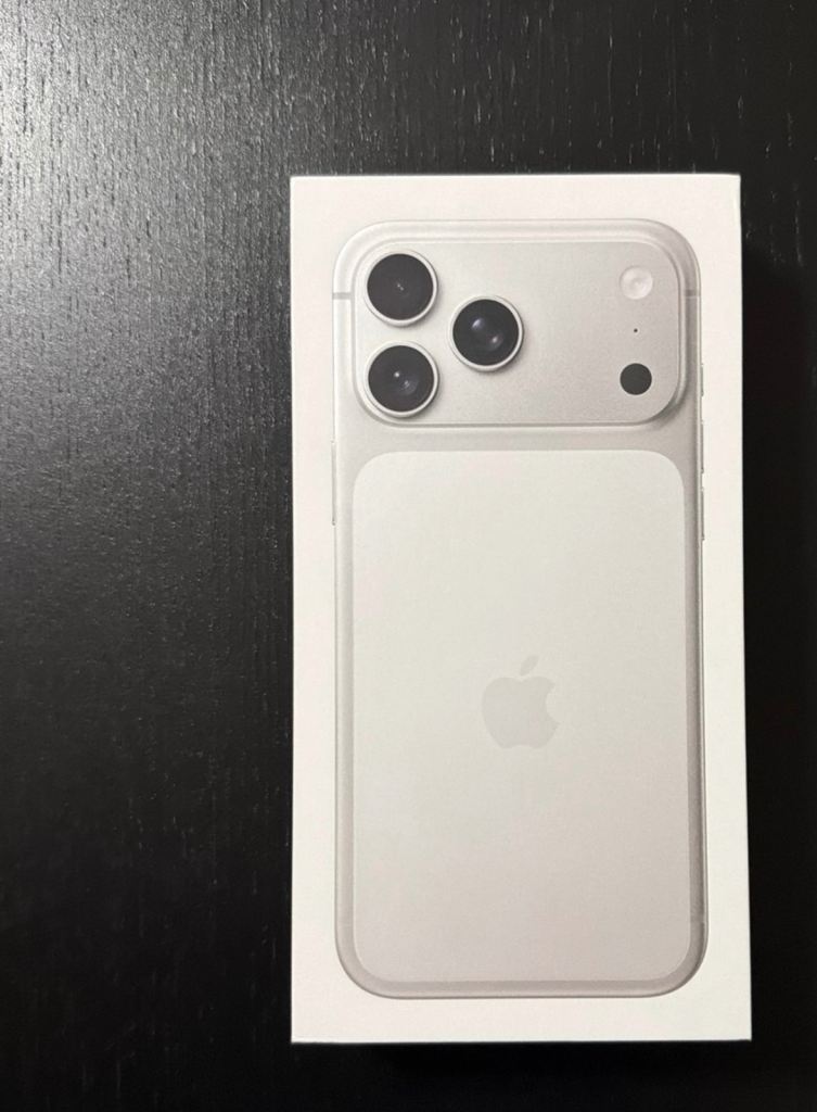 Apple iPhone 17 Pro 256GB Silver February 2027 Warranty