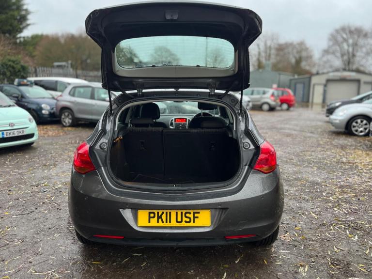 2011 Vauxhall Astra 1.6i 16V Exclusiv 5dr Auto HATCHBACK PETROL Automatic