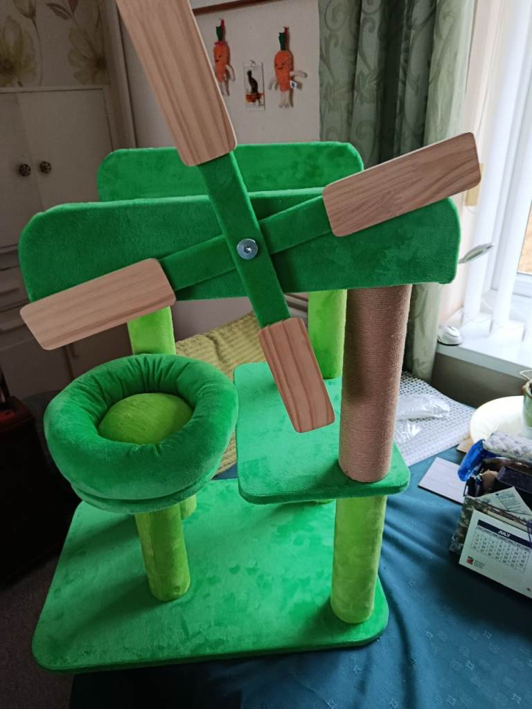 Sturdy green cat tree