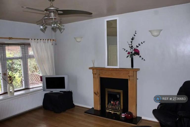3 bedroom house in Kinder Avenue, Oldham, OL4 (3 bed) (#2736683)