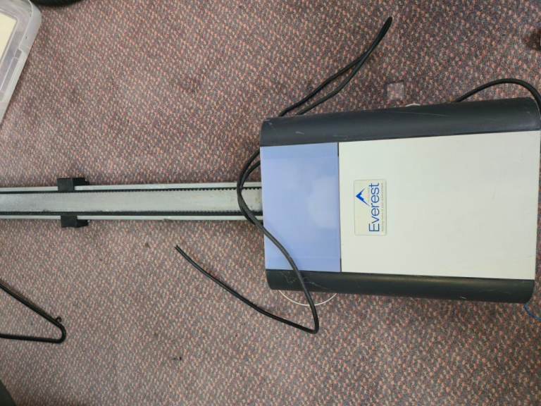 Electric garage door operator