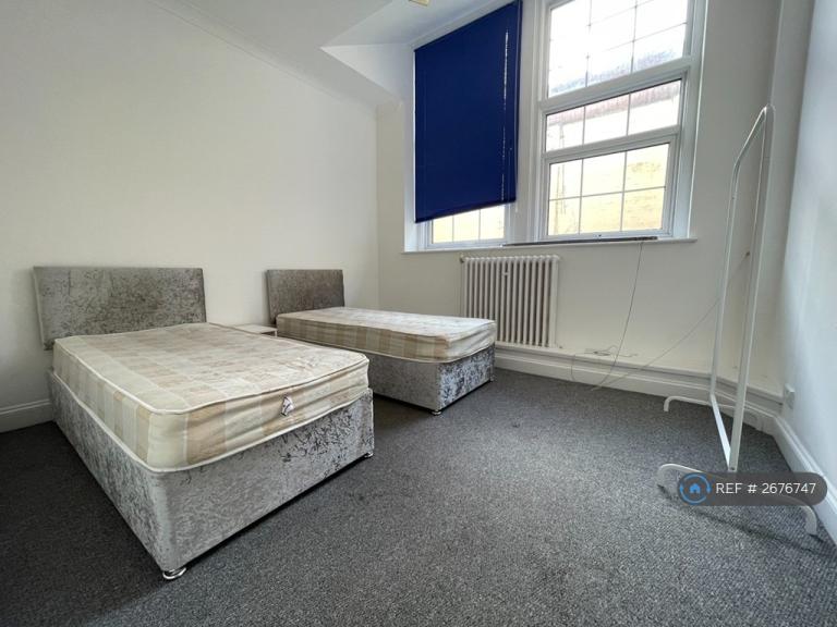 3 bedroom flat in Albert Road South, Southampton, SO14 (3 bed) (#2676747)