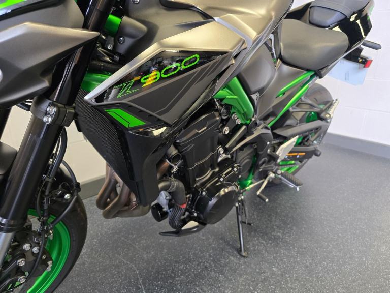 Kawasaki Z900 ZR 