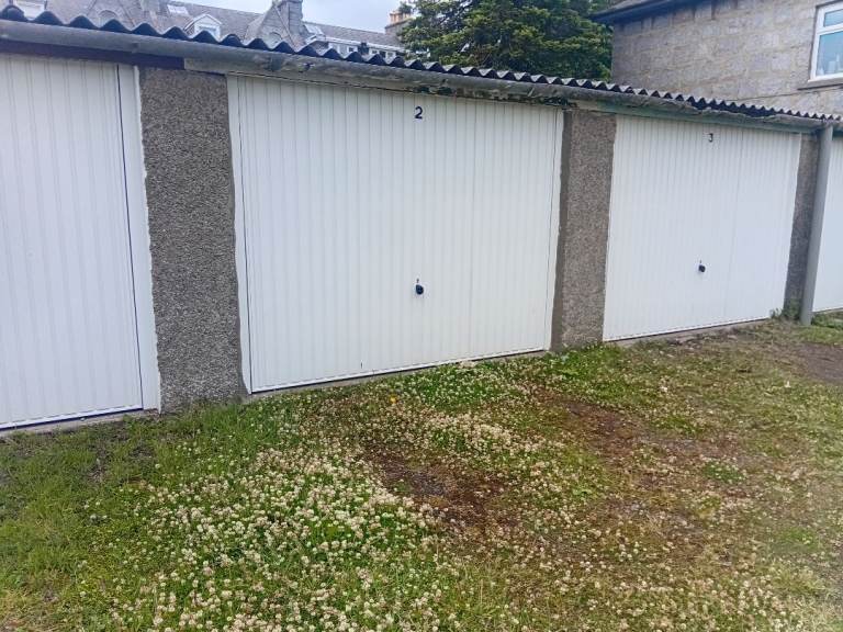 GARAGE FOR  RENT