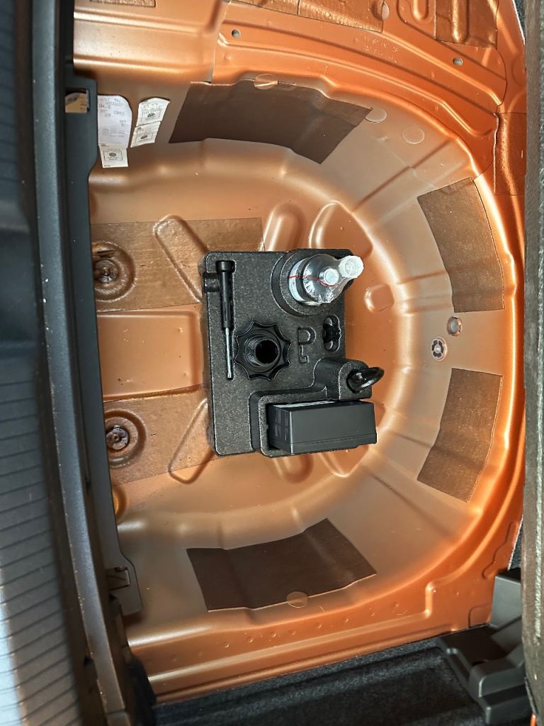 VOLKSWAGEN POLO AUTOMATIC 6,400 MILES