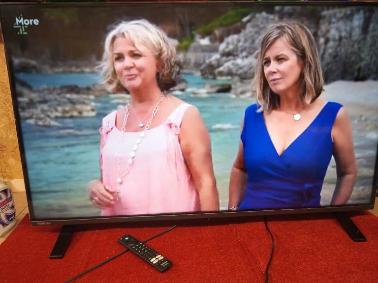 Toshiba 43" Smart TV Almost new