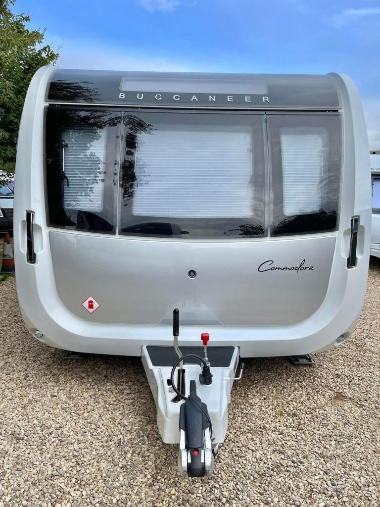 2022 Buccaneer Commodore Silver Twin Axle Alde Island Bed